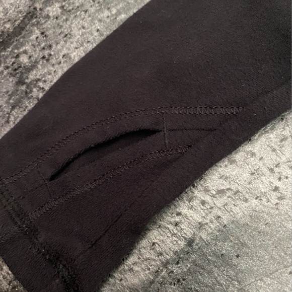 Ivivva by Lululemon black and grey top - Picture 6 of 9